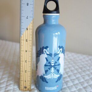 SIGG Swiss Made Water Bottle – Peacock / Floral Print